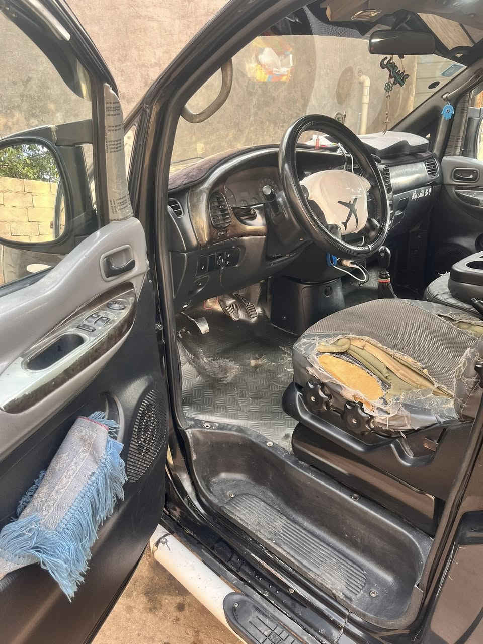 بسم الله الرحمن الرحيم 
ستاركس 2007 مفتوح كير عادي لون اسود رقم انبار باسمي مكانها الانبار ضربتها يم قبق الكاز وشاصي اليمنه الامامي معمر ع ايدي فقط صار سبوعين من نفضتها كير ومحرك وكلجات و اذن محرك ودسكات راديتر بور ستيرن ومشط ستيرن كلها جديد كور جديد وتجفيت جديد بعد مابدلت الدهن تايرتها نص عمر صدر كامل ودبلات جديد سلف جديدو باتري جديد تضرب سلف وكبل للشارع خطتها طابعه وبيها تلكط مبين بل صور شاشه وكامره ونضام سماعات كامري تحويل مباشر بعد عمي السياره كلها مبدلها الشراي بي خير ويدلل رايدها ب88 ورقه وبيها مجال للطيبين 
بيع فقط ***********
