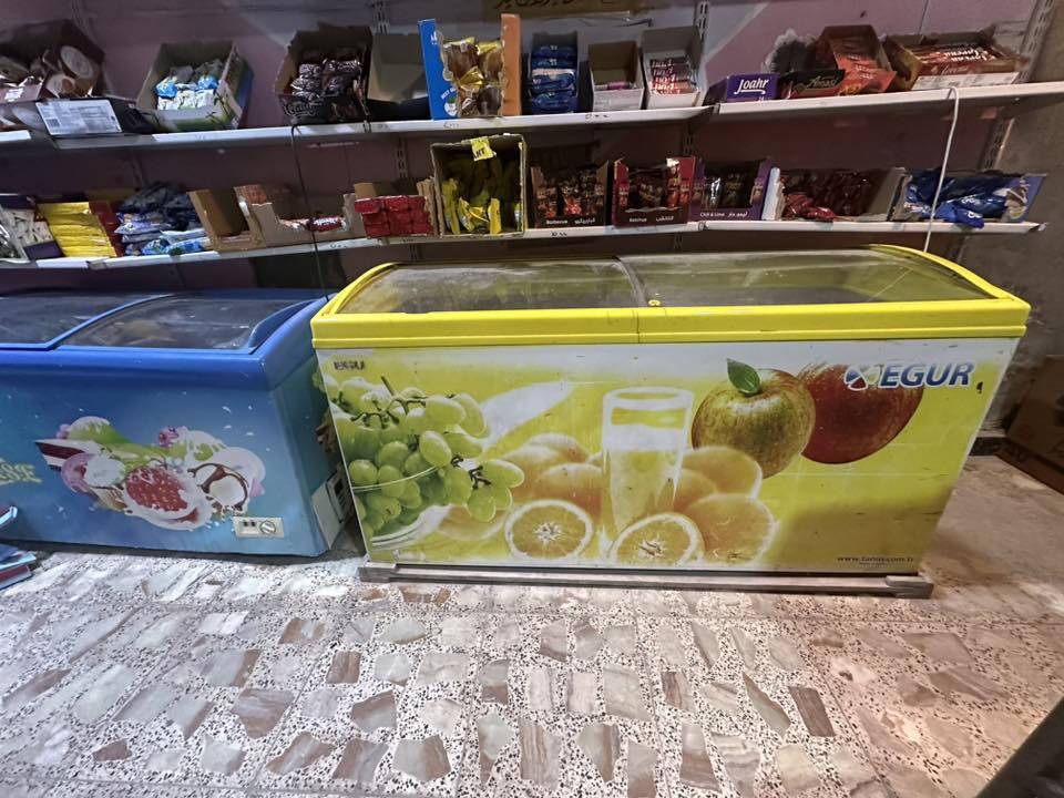 سلام عليكم مجمده للبيع سبب البيع عزلت اسواق وماحتاجها  استعمال قليل تجميد شرط ثلج مكاني كربلاء حي الغدير سعر450وبيها مجال قليل ***********بي واتساب اذا تحب
