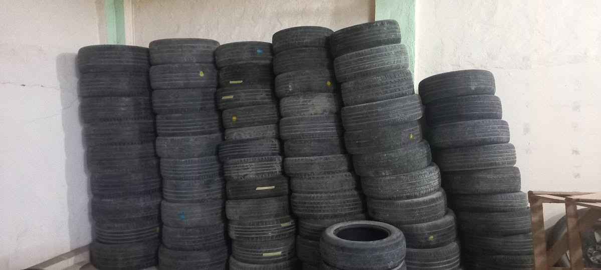 سلام عليكم تايرات فتح عراقي مستعمل نضيف كل القياسات ١٤ الى ٢٠    العدد ٣٣ زوج ابيع شلعه وحده  مابيع اقل  سعرالزوج ٨ الف مكاني نجف شارع المطار مقابل النصار قرب ملحق الروان***********
