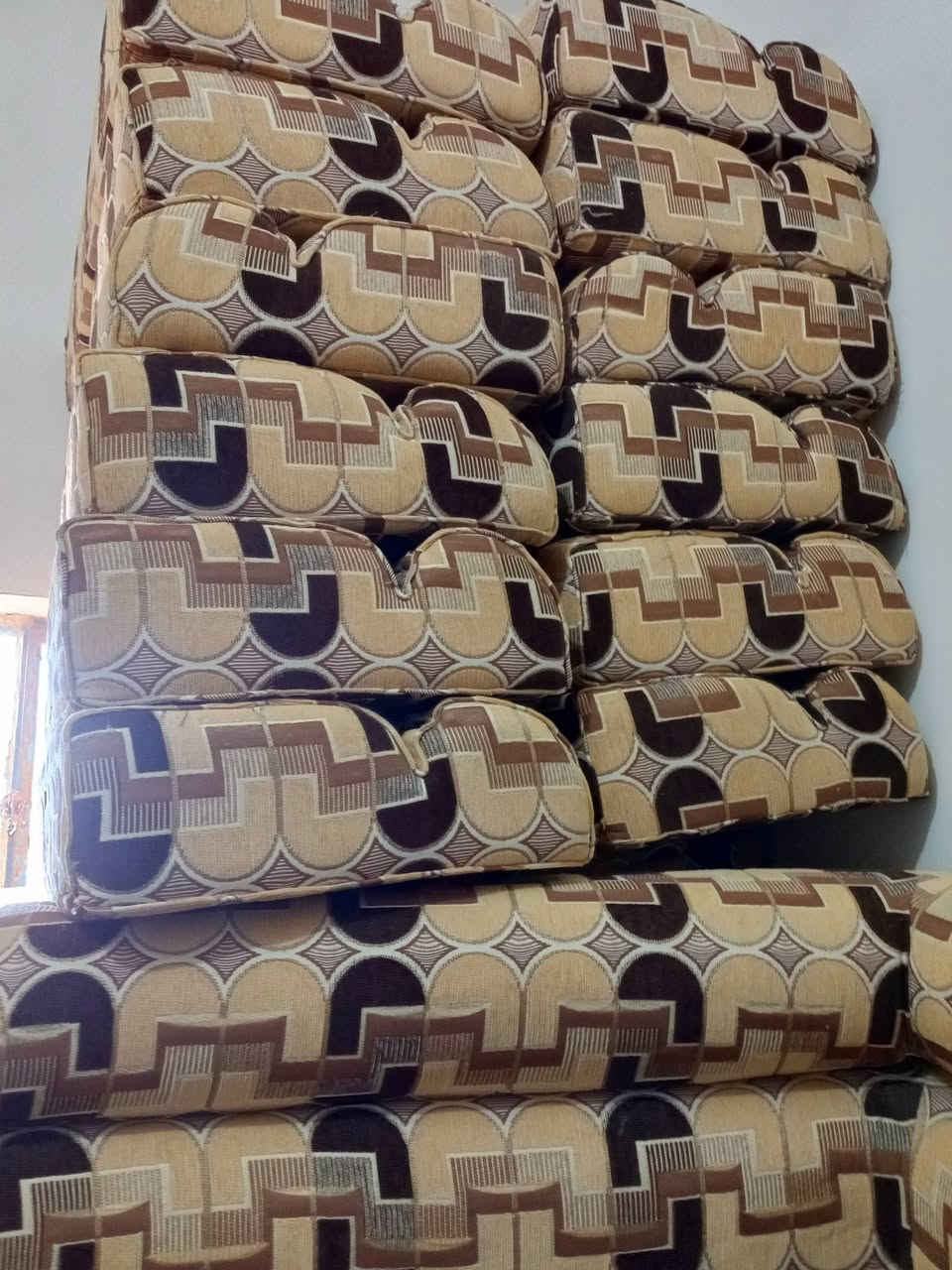 ديوان    نضيف ومستخدم قليل 7امتار
السعر 350.وبي مجال 
الشراي ***********
