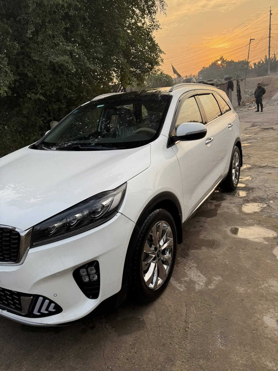 السلام عليكم 
سورنتو موديل ١٩ خليجي شكل العشرين 
فول مواصفات  
بانوراما 
بصمه 
تحكم ستيرن 
كشن كهربائي 
كل المواصفات معروفه ميحتاج اذكر 
السعر ٢٦٥ ورقه وبيها مجال بسيط للشراي مكاني بغداد الزعفرانة 
للتواصل *********** غير متواجد ع الفيس
