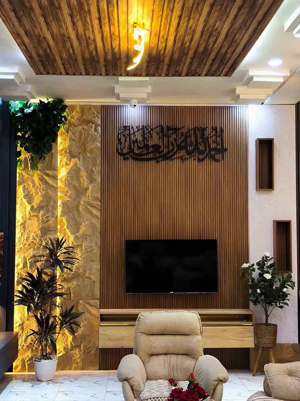 مع معرض لمسة ديكور الفلوجة
شيبورد فاخر بجودة عالية – متوفر الآن في
معرض لمسة ديكور فرع الفلوجة 
هل تبحث عن لمسة جمالية وعصرية 
لجدران بيتك أو مكتبك؟
💡 الشيبورد هو الحل الذكي والأنيق!
🔹 المواصفات:
• مقاوم للرطوبة – مثالي للحمامات، المطابخ، والغرف
• سهل التنظيف – بقطعة قماش فقط
• تركيب سريع بدون تعب أو تكسير
• ألوان ونقشات متنوعة تناسب جميع الأذواق والديكورات
• يُستخدم للجدران الداخلية، الممرات، 
المحلات، والمكاتب
📏 القياسات المتوفرة:
• الطول: 290 سم
• العرض: 120 سم
• السماكة: 5 - 8 ملم
🏷️ أسعار تنافسية جدآ 
📍 العنوان– شارع 40 مجاور قاعة فلسطين الرياضه و بالقرب من كافتريا احمد ياسين 
📞 للاستفسار:
***********
***********
📸 تابعونا على صفحاتنا لمشاهدة التصاميم والديكورات الجديدة ٠ حاتم بقوري
