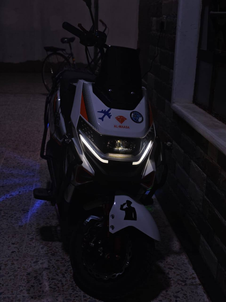 السلام عليكم للبيع فقط دراجه شحن نوع الماسه شبح2026 ست بطاريات دبل دراجه بعدهه جديده مستعمله 15يوم فقط السعر 825 وبيهه مجال للاستفسار علا هاذه الرقم *********** المكان الرمادي شارع اتلاثين

