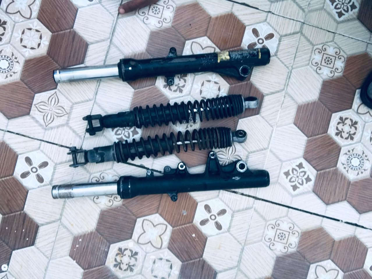 السلام عليكم تفصيخ فورزة 0/9.  0/8  شنو تريد موجود عندي طابوكة شغالة و عندي محرك كامل و دبلات امامي خلفي و كفرات و يالة و جويتر و نوزل و ضفيرة و عنابير مال بريك و مجامع شنو تريد موجود و عندي توصيل هم لجميع محافضات


**إذا كنت صاحب هذا الإعلان وتريد حذفه لأي سبب، رجاءا أرسل رسالة إلى الدعم الفني**