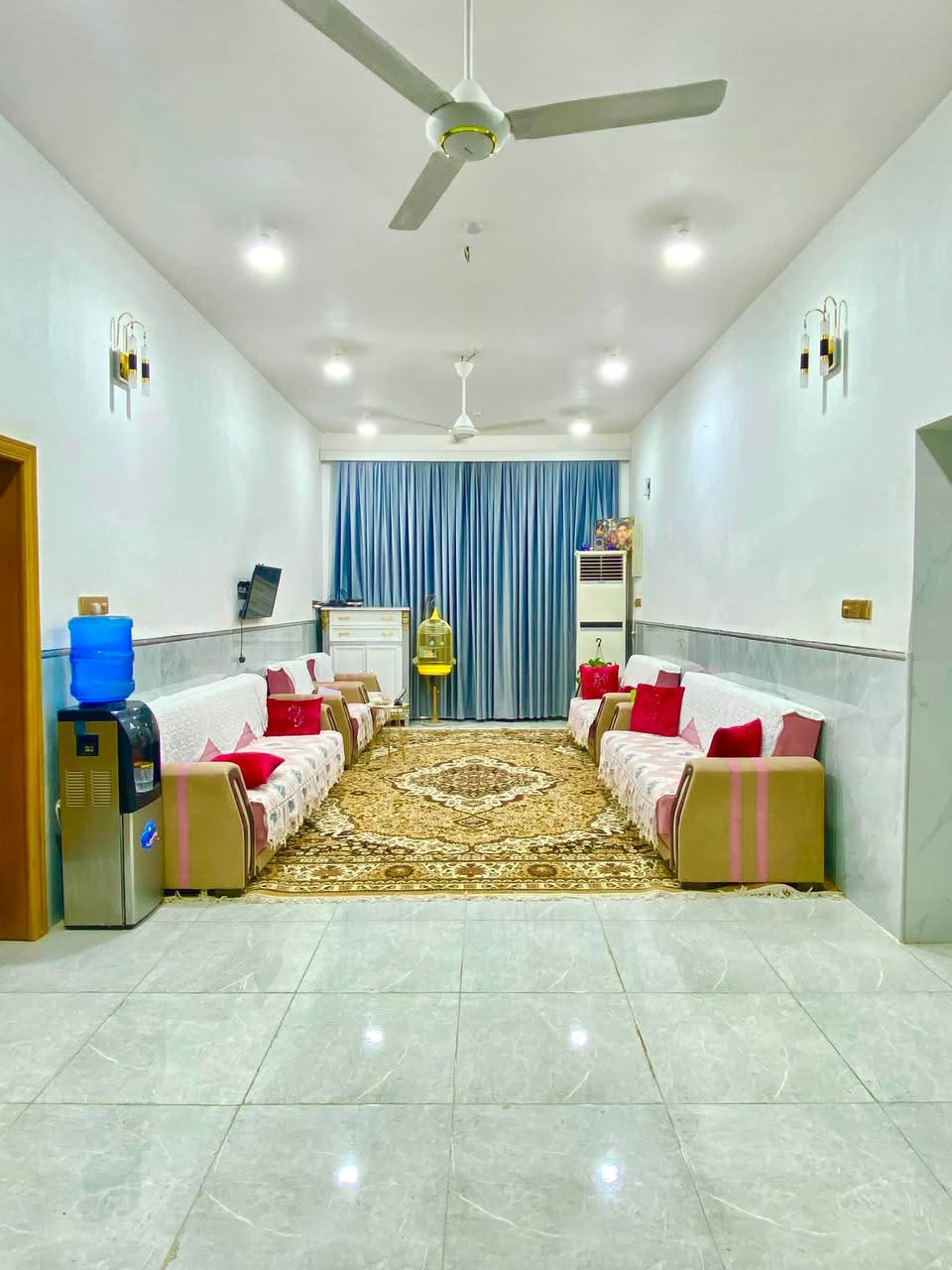 #إعلان_رقم (261)

دار للبيع منطقة الحشد قرب مجمع البيرق ال 36
━━━━━━━━━━━━━━━

🏠 #مواصفات الدار :

◾ المساحة : _ 240 _ متر _ طابق و نصف 

◾ الدور الأرضي يحتوي على _ غرفتين + صالة + استقبال + مطبخ + مجمع صحي داخلي و خارجي 

◾ الدور الاول يحتوي  على غرفة واحدة 
 

◾ موقع هادئ ومناسب للسكن العائلي

━━━━━━━━━━━━━━━
السعر _ 200 _ مليون 
━━━━━━━━━━━━━━━

📞 #للحجز والاستفسار:
مراسلة الصفحة أو الاتصال مباشرة 👇

╭──────────────╮
📞 ***********
👤 سيد ولاء
╰──────────────╯

╭──────────────╮
📞 ***********
👤 أبو حسين
╰──────────────╯

📍 #العراق | السماوة
حي العسكري — قرب جامع الإمام علي (ع)

━━━━━━━━━━━━━━━
🏢 #الخارطة_للاستثمار_العقاري
🔑 بيع • شراء • استثمار • خدمات عقارية
━━━━━━━━━━━━━━━
