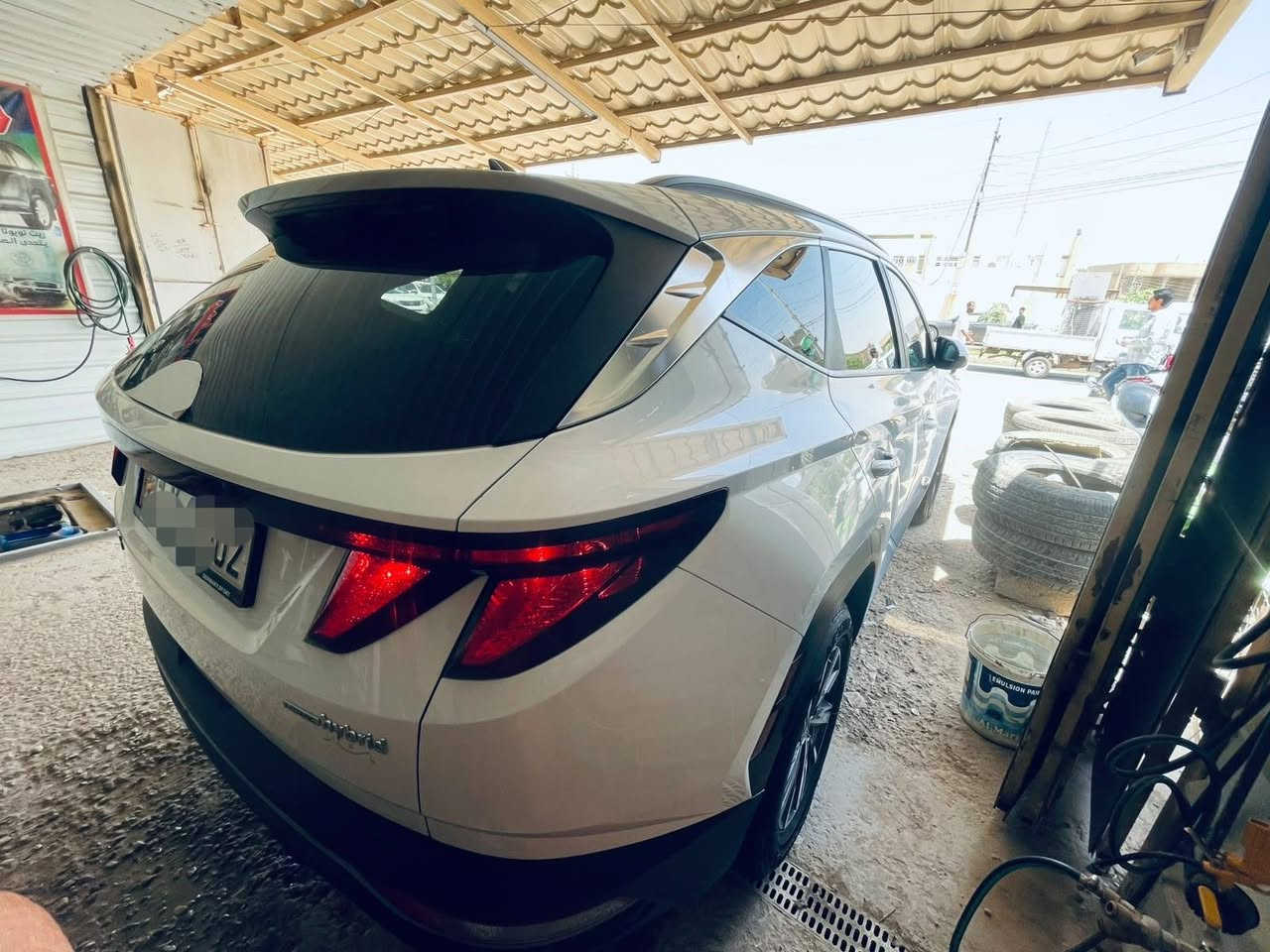سعر ١٩٣   المكان / الديوانية  *********** 
توكسان ٢٠٢٤ هايبرد رقم بغداد انكليزي تحويل مباشر سنوية جديدة ماشية ٦٠ الف كفالة عامة من ضربة وصبغ فقط بارد قليل بالباب
مواصفات
تشغيل السيارة والتبريد ذاتي عن بعد
التبريد نظام كهربائي
كير دكم لمس
نظام نزول منحدرات
انظمة قيادة
نظام هايبرد ذكي
رادار مانع تصادم
كشن جلد كهرباء
تدفئة كشنات
بصمة تشغيل وبصمة ابواب
هاند بريك كهربائي
كامرا شاشة
قيادة ذاتية وتحديد مسار
حساس تصادم
تحكمات ستيرن ديوانية, القادسية
