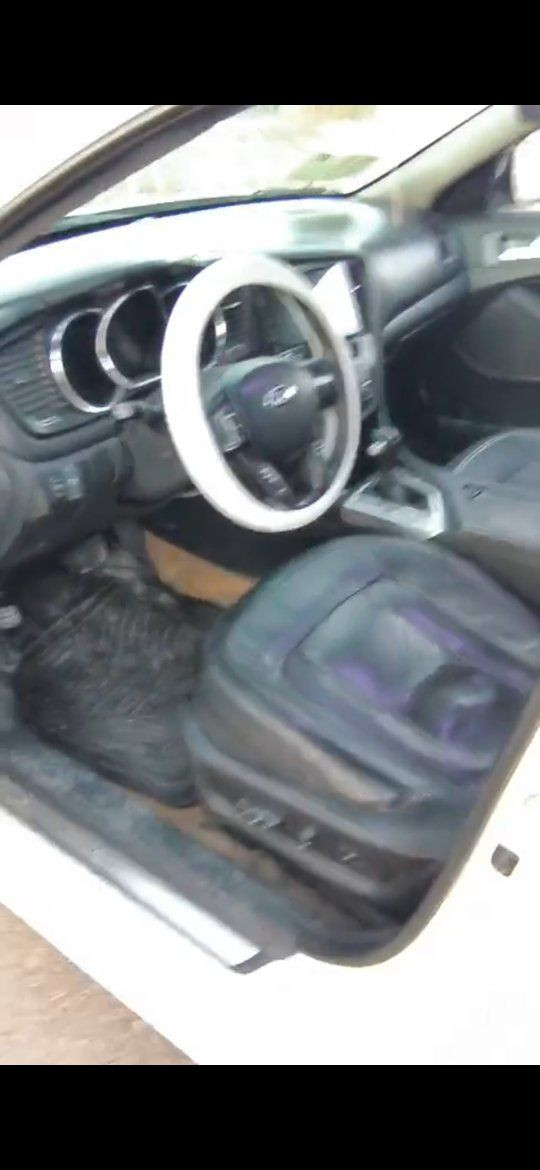 كي فايف وارد كوري محرك ٢٠٠٠ دوش مكفوله من الضربه وتبدل بيهه صبغ قطعه وحده ولباقي مكفوله رقم بصرة جديد سنويه جديده جاهزه من كلشي مابيهه اي نقص محرك وكير وحداده وتبريد شرط الفحص سياره فول موصفات عده الفتحه تشقل بصمه كشنات جلد تبريد خلفي كشن كهربائي سعر ١٠٥ عنوان بصرة هاتف 📱 *********** مديل ١١
