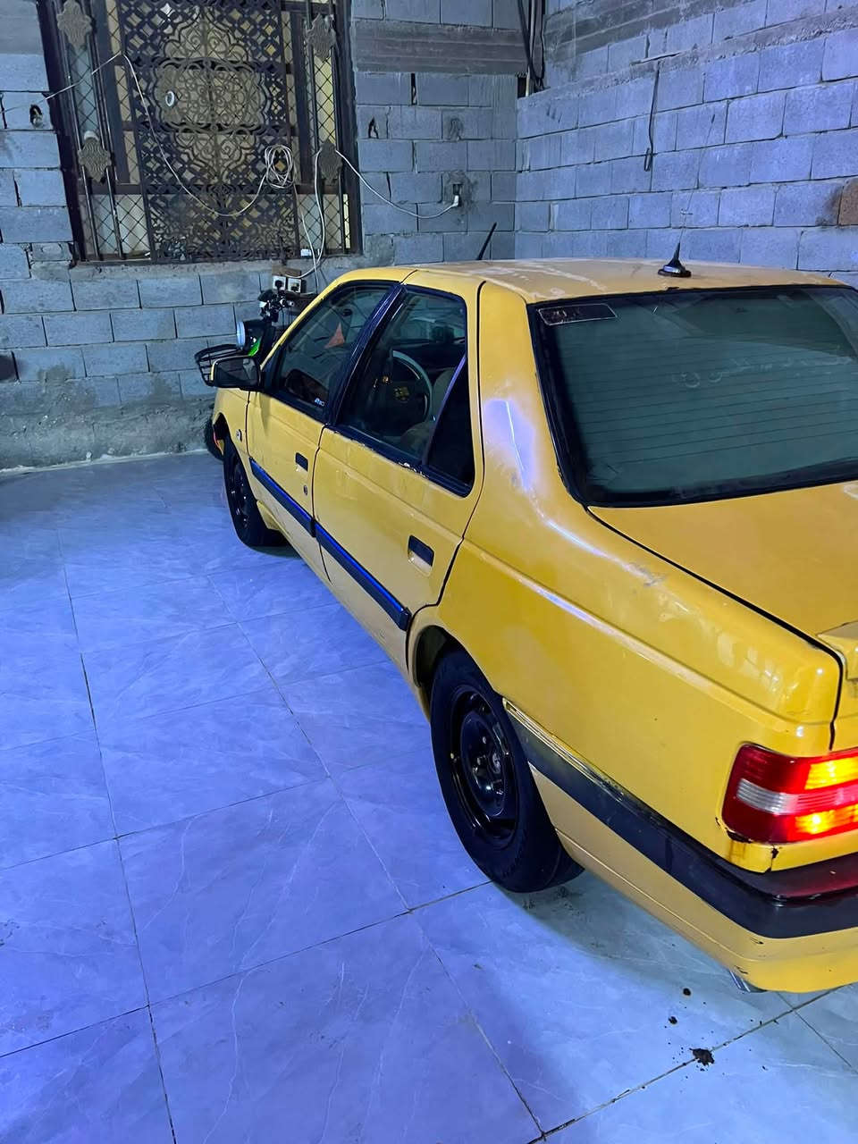 السلام عليكم بيجو 405 لبيع كوم حديد كير فرنسي بيه تبريد ثلج دواخل مدوشمه راعيه ب حيانيه ورقم تلفونه مغلق  السعر 18 وبيه مجال ***********
