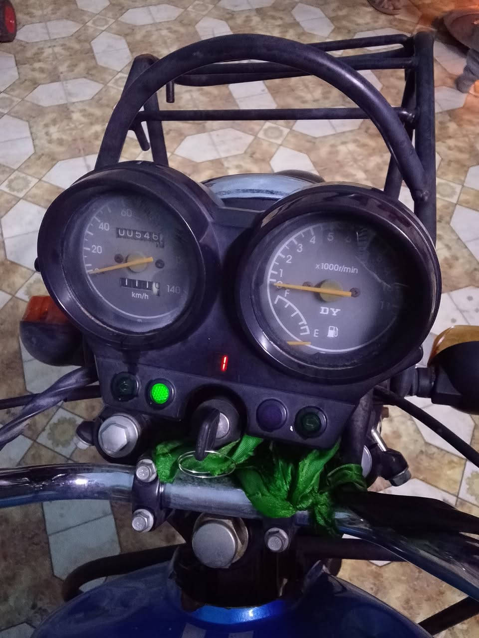 سلام عليكم دايوان للبيع موديل ٢٠٢٠ بي نقوصات بصيطة دراجة حلوة مال جناي ممتعوبة السعر ٥٥٠ وبيهة مجال حك جيتك مكاني ديالى الخالص هبهب للتواصل ***********
