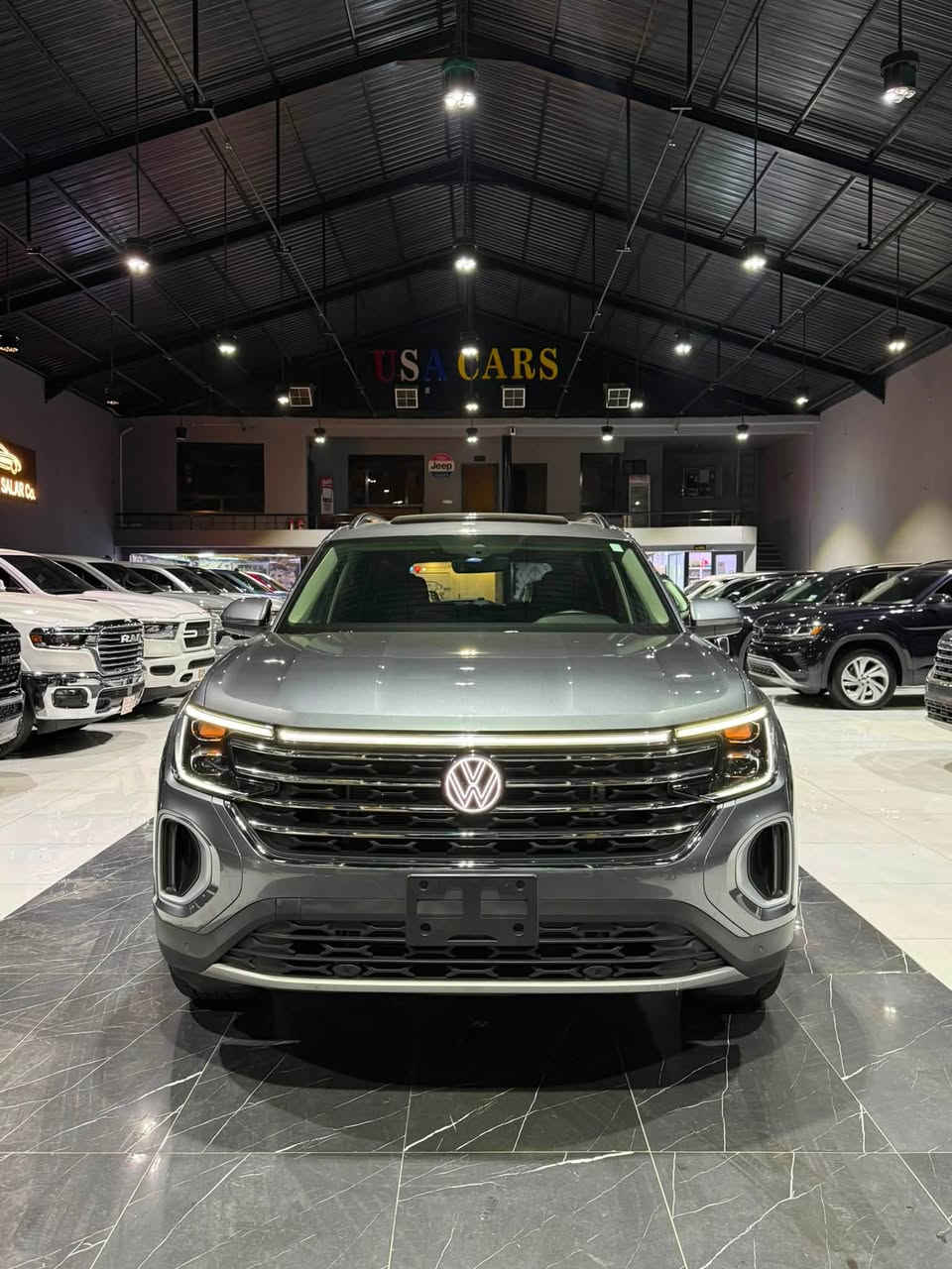 فولكس ولگن اطلس VOLKSWAGEN ATLAS 
موديل. ٢٠٢٥
ماشية. ١٦ الف 
ضرر: باب و جاملغ ورا مصبوغ بدون دواخل رقم شاصي بالمنشور 
ارباك : بس بردة ، ستيرن او داشبورد ماطاك سليمة ١٠٠٪؜١٠٠
مواصفات : بانوراما ٤*٤ دبل اكسل كوشنات جلد بارد او حار شاشة كبير ويل جبير بردات بيلادي
 رقم شاصي : 1V2KR2CAXSC553401

السعر. ٢٨٨$ ورقة وبي مجال

كورك : ***********
اسيا : ***********
عنوان : شركة ريبوار سالار صالح عل شارع ١٠٠م منطقة معارض 

تترقم. اربيل. دهوك. سليمانيه
