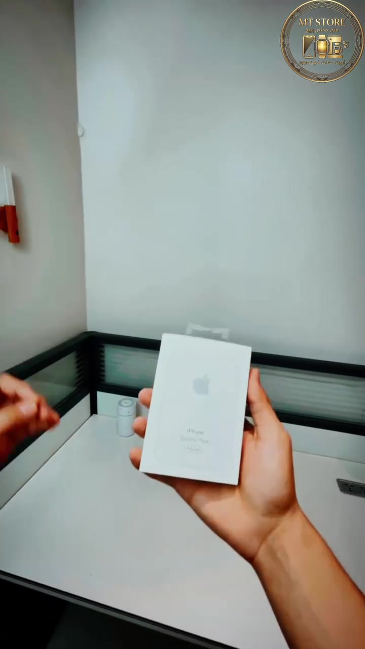 باور بانك مغناطيسي MagSafe للآيفون
اشحن جهازك بسهولة وبدون أسلاك مع بطارية MagSafe المغناطيسية المصممة لتلتصق مباشرة خلف هاتفك وتمنحك طاقة إضافية أينما كنت.

. شحن لاسلكي مغناطيسي سريع وثابت.

. يلتصق بإحكام مع أجهزة iPhone الداعمة لـ MagSafe.

. تصميم نحيف وخفيف مناسب للحمل اليومي.

. يوفر طاقة إضافية أثناء التنقل والسفر والعمل.

. حماية من ارتفاع الحرارة والشحن الزائد.


**إذا كنت صاحب هذا الإعلان وتريد حذفه لأي سبب، رجاءا أرسل رسالة إلى الدعم الفني**