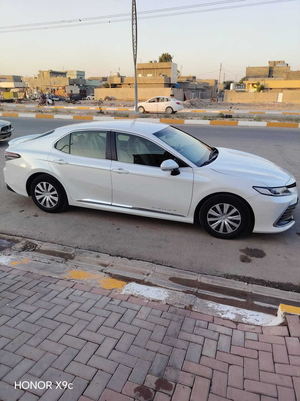 سلام عليكم كامري للبيع موديل 2024 مواصفات LE مكفولة رقم ***********
