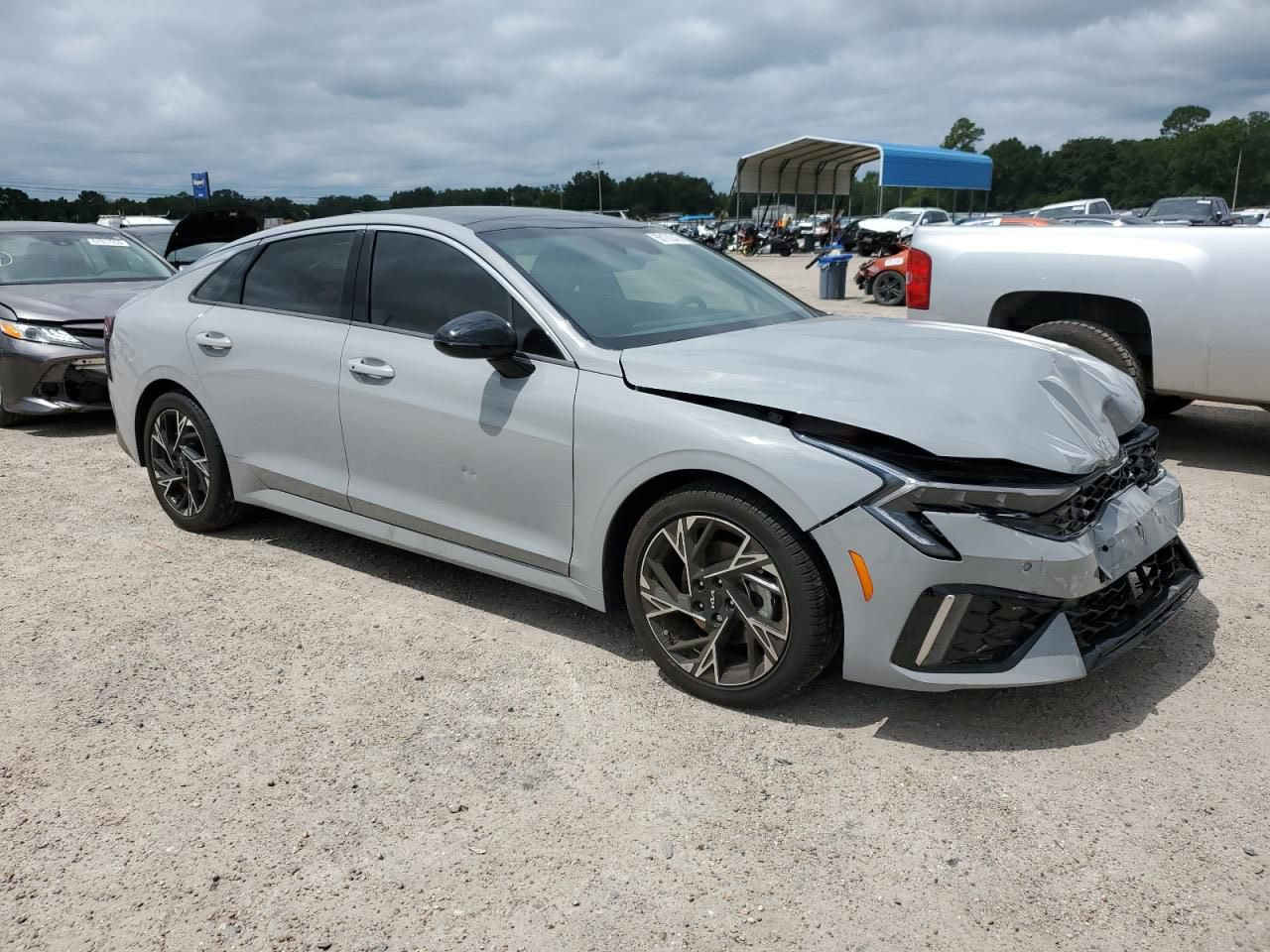 للبيع سياره مرقمه واجاهزه دخول كتاب شهداء سياره هاذه حادثه غيرهم ماكو  مواصفاته
للبيع – كيا K5 GT-Line 2025

فول فول مواصفات  بصمة بانورنما 

الحادث : موضح بلصور

المواصفات:

 • الموديل: 2025 الشكل الجديد 

 • اللون : اسمنتي

 • الفئة: GT-Line فول بانوراما

 •  أوتوماتيك 8 سرعات

 • المحرك: 4 سلندر  سعة 2.5 

 • شاشة لمس كبيرة متصلة الكترونية (قياس 10.25 )

 • نظام ملاحة GPS

 • نظام صوتي فاخر 

        . شاشة دشبول ديجتل إلكتروني 

 • بلوتوث + تايب سي + أبل كاربلاي + أندرويد أوتو لاسلكي بدون كيبل 

 • شحن لاسلكي للجوال

 • دخول وتشغيل ذكي (بصمة)

 • تشغيل عن بعد

 • مقاعد السائق كهرباء

 • تسخين المقاعد

 • نظام تكييف مزدوج 

 • إضاءة داخلية LED

 • نظام اختيار وضعيات القيادة (Eco - Sport - Comfort وغيرها)

 • حساسات أمامية وخلفية 360 درجة

 • كاميرا خلفية عالية الدقة

 • جنوط رياضية مقاس 18 إنش

 • أنوار أمامية LED بالكامل

 • أنوار نهارية DRL

 • أنوار خلفية لد متصلة 

 • مرايا كهربائية مع إشارات

 • زوائد رياضية GT-Line

 • نظام تنيبه السائق 

 • حساسات مطر وتحكم أوتوماتيكي بالمساحات

 • نظام إضاءة أمامية اوتماتيك

 • نظام مانع انغلاق المكابح (ABS)

 • نظام الثبات الإلكتروني (ESP)

 • نظام المساعدة في صعود المرتفعات

 • نظام مراقبة ضغط الإطارات (TPMS)

 • نظام تحذير التصادم الأمامي

 • نظام الكبح التلقائي في الطوارئ (توقف ذاتي) 

 • نظام القياده الشبه ذاتيه

 • نظام الحفاظ على المسافه الامنه

 • نظام التنبيه عند الخروج عن المسار

 • نظام المحافظة على المسار

 • نظام مراقبة النقطة العمياء

 • فرامل يد كهربائية مع Auto Hold

        .      إطفاء السيارة اوتوماتيكيا 

والكثير من المواصفات الاخرى

سعر 225 وبيه مجال بسيط 

رقم ***********
