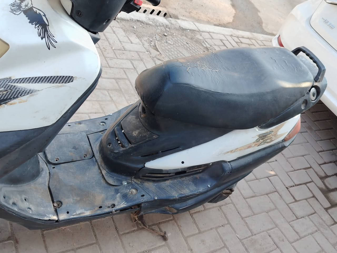 السلام عليكم
دراجه متروكه للبييع دراجه مكينه بلاديه وكفرات بلاديه مختمه سلف هندر لايتات سكنات  اي نقص ما بيه فقط الجامه مال اشاره اليمنه للتواصل
***********
