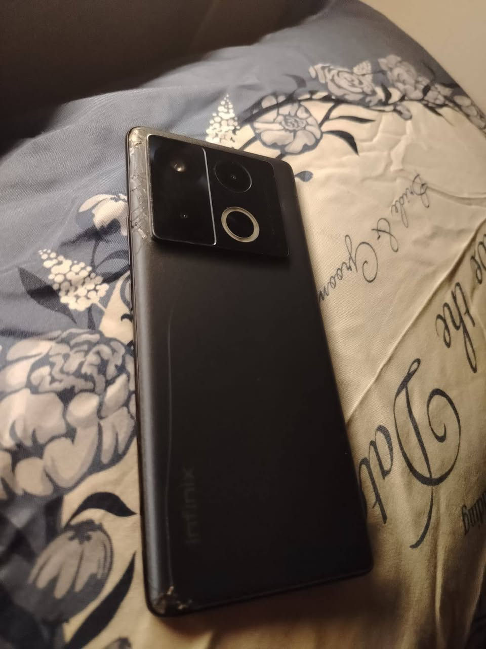 سيالسلام عليكم موبيل  Infinix NOTE 40 Pro للبيع لو امروس ويا ايفون انطي فرق عادي بس فرق بسيط جهاز مكفول من عطل لو تصليح كلش نضيف عدا هاي طخه بل ضهر باقي مكفول


**إذا كنت صاحب هذا الإعلان وتريد حذفه لأي سبب، رجاءا أرسل رسالة إلى الدعم الفني**