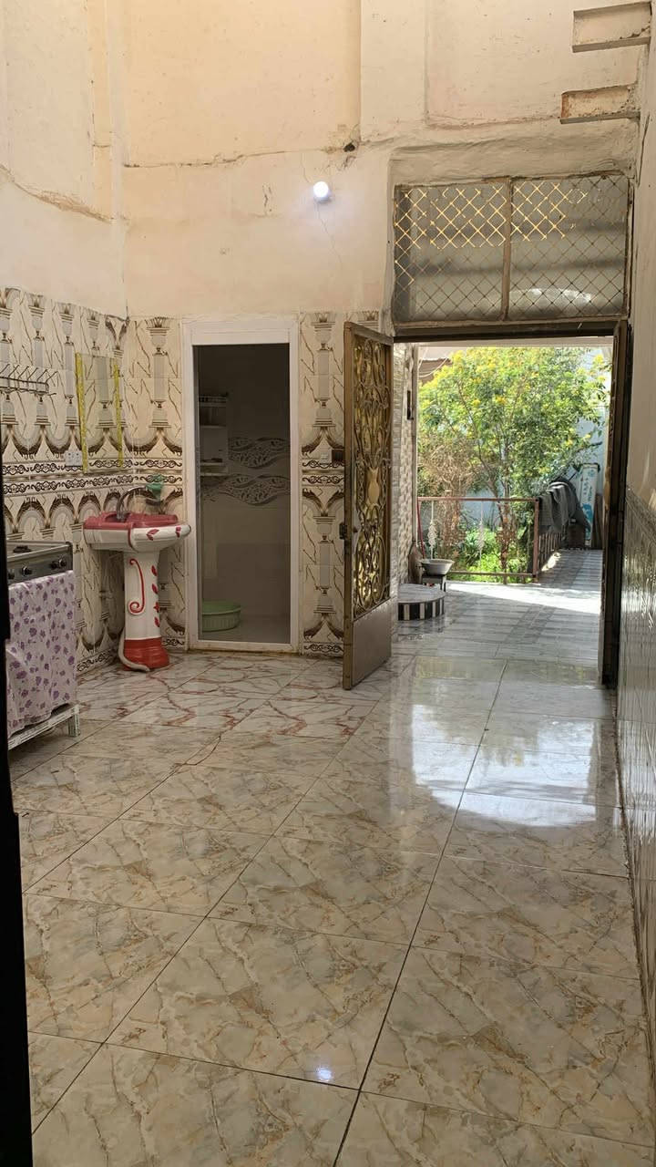 بيت ابو علاء جميل طارش ابو العقار
تفاصيل البيت يحتوي على كراج سياره وساحه و3 حمامات الطابق الاول يحتوي على مطبخ وصاله واستقبال و2 غرف اما الطابق الثاني يحتوي على صاله وسطح و2 غرف والطابق الثالث فقط سطح 
( السعر 170 ) ( مساحه 225 ) طابو صرف ❤️ الاستفسار عن طريق الرقم ***********
