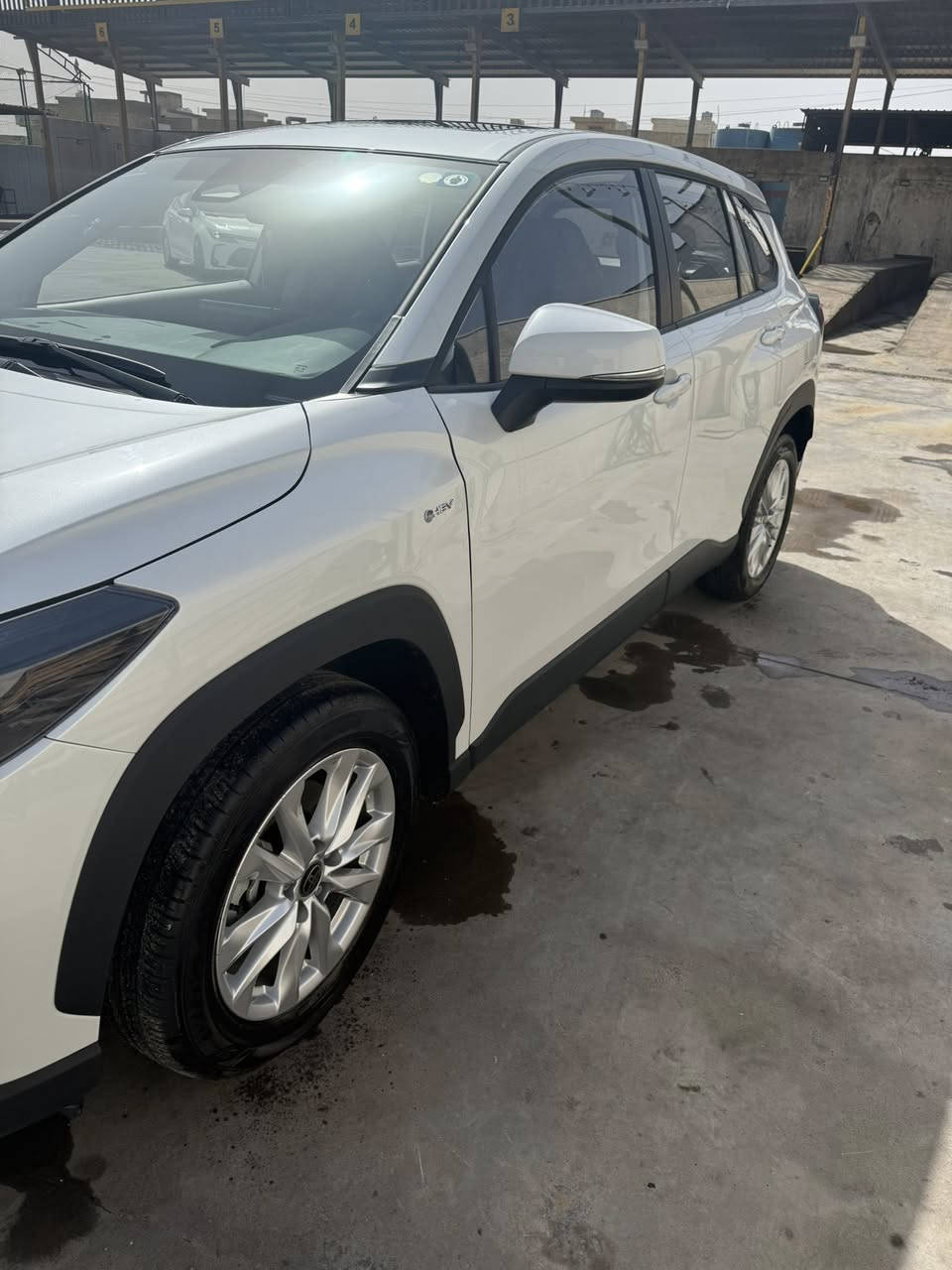 كورلا كروس 2025 ماشية 5800 كيلو يعني بعدهي زيرو  سعر 27 وبيها مجال ***********
