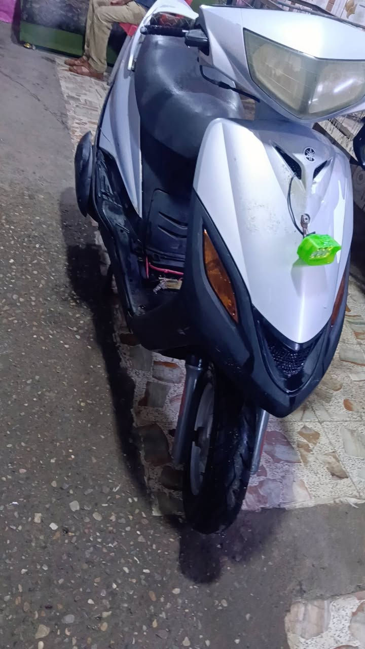 شعندك دراجه نزلهه باجر جمعه خلي واحد يستفاد من لاخ 🛵
ماكس 140 كامله نقص بس باتري واهم يشتغل مكاني بغداد الشعب 
/
كفرات سلف هندر كهربائيات دبلات جديده مري نظارات شمسيه كيج بانزيل كيج سرعه كلهه شغاله 
الشراي يتصل وخادم ***********
