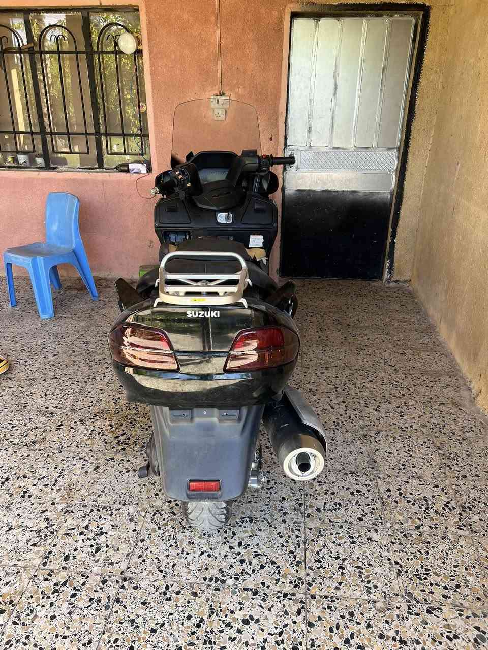 سلام عليكم دراجه سكاي ويف 650مكينه برغي ما مفتوح بيه مواصفات الدراجه مري شفط دبل گير اوتو و عادي 5 نمر نضام ABS مري  شفط يدات تدفئة دراجه خير من الله صار عندي مشكله غسلت المكينه فصل عندي الگير دراجه ما تعبر 40 ماعرف شنو سبب بس اكو حساس بل كير احركة يعشق الكير تصفة دوسلهة تعبر 180 تگعد الحساس ترجع تمشي 40 اللبع او مراوس حسب القناعه السعر مليون بيهة مجال حگ جية مكاني ديالى وعتذر عل اطاله ***********

