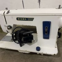 مكينة خياطة • نضيفه • كيفري