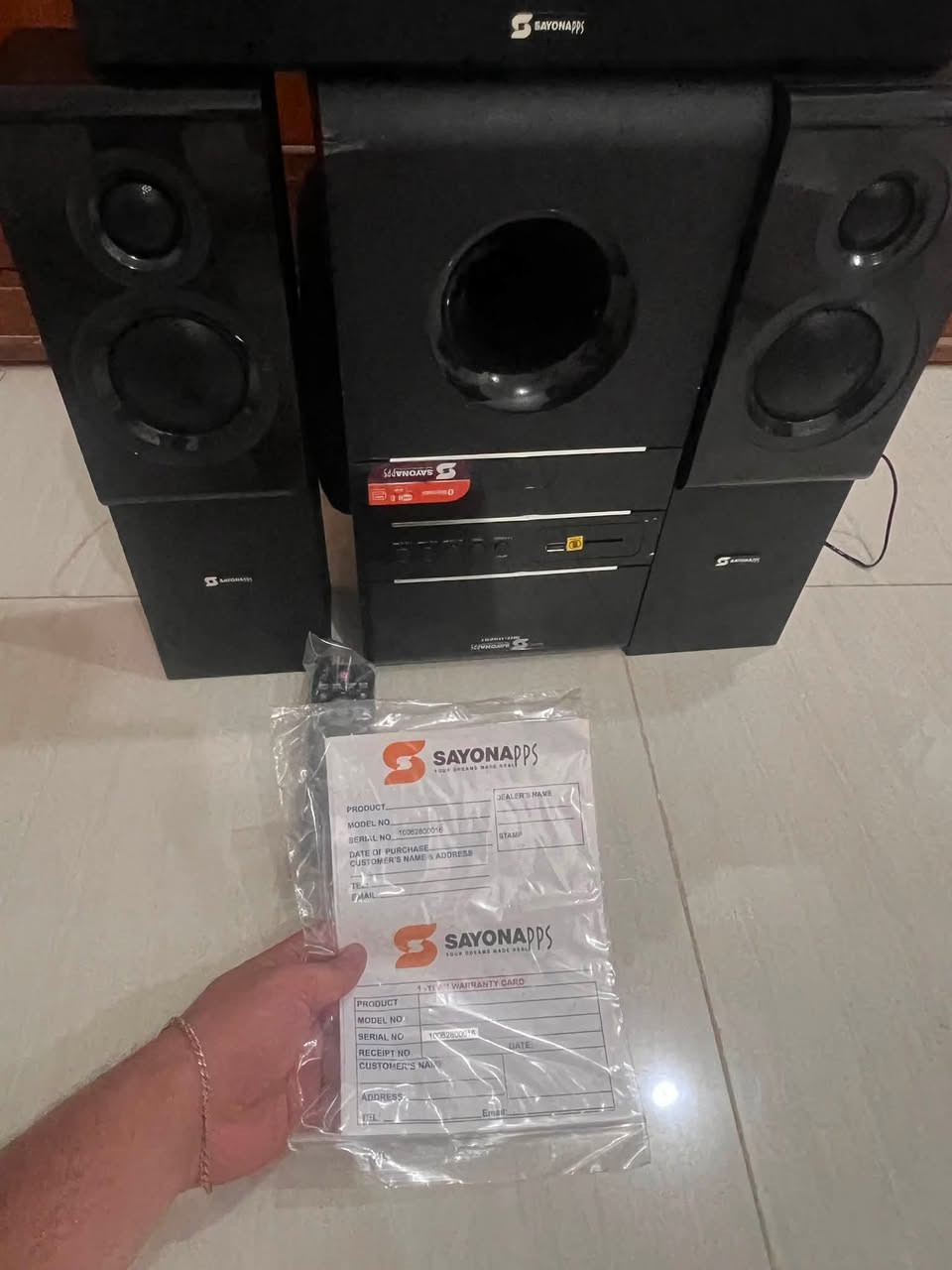 جهاز  SAYONAPPS SHT-1142BT 
نضام صوت عالي من 4 مخارج سماعات 

    الاتصال:
    * Bluetooth
    * USB
    * SD Card
    * FM Radio
    * AUX (RCA)
ريمونت كنترول ، شاشة LED 
قوه الصوت الحقيقيه 15000wp
نقاء الصوت 10/10 قابل للفحص 
كتاب الضمان موجود 

نضيف كلش الجهازواستعماله جداً قليل لاستفشار خاص 
***********
