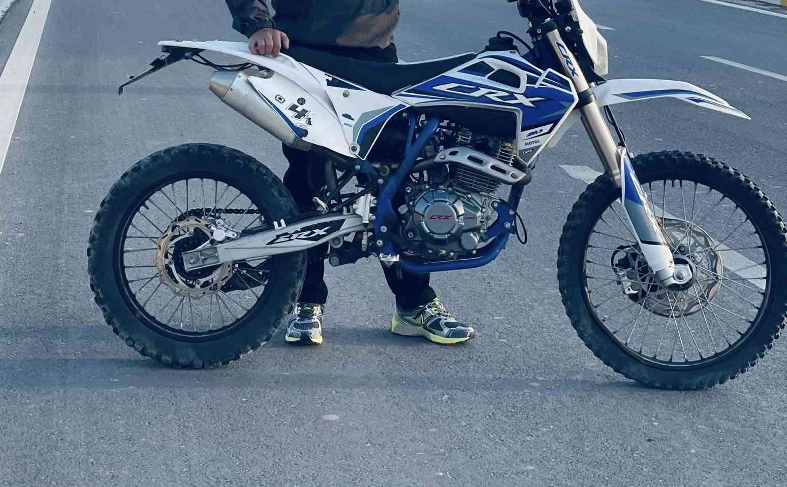 للبيع فقط 
قفاز crx
موديل 2025 اوااق
مكينه 300cc
كل عيب مابيها 
السعر 1225
مكاني ديالى خانقين 
رقم ***********
شراي اتصل
