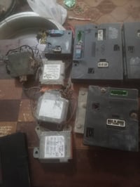 شباب عندي اغراض مال سياره شيري اي 5 المعروضات عمامكم وعندي لعبه مال شي...