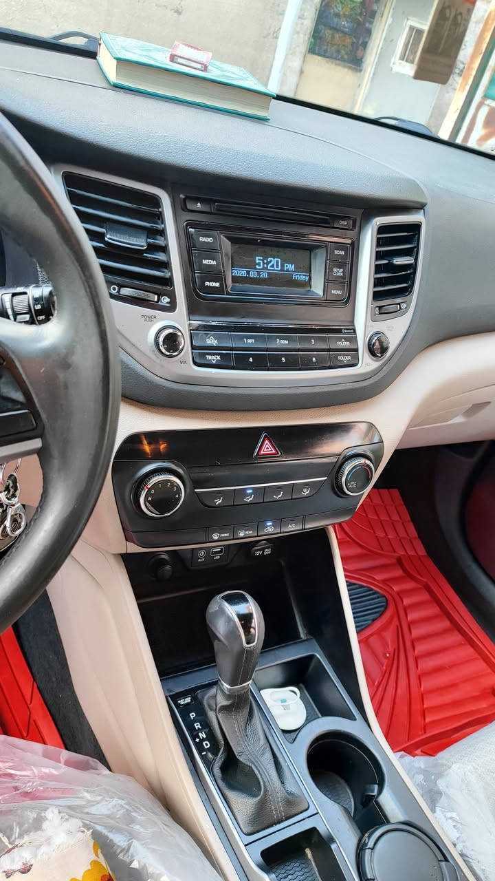 السلام عليكم وكل عام وانت بخير جميعا...

توسان 16 الشكل الجديد
خليجي لون ابيض 
دوش
رقم بغداد
ماشيه 74800 قابل للزيادة 

محرك كهربائيات سليمه
دهن موتوسيل وكاله وموجودة وصولاته من 3 سنين تقريبا

مواصفاتها معروفه نص فول ميحتاج اكثر عليك مواصفات واكلك مري شفط واشاير بالمري معروفه التفاصيل 
سياره نظيفه وادامه على ايدي كل موسم وتخم تاير جديد

السياره بيها تكحيلات وبالسونار ظهرت بيها القماره محولبه و بالعين الحالوب غير واضح ابد وبيها شويه بارد بالجانب

السعر 162 مجالها كلش بسيط مكاني بغداد ***********
