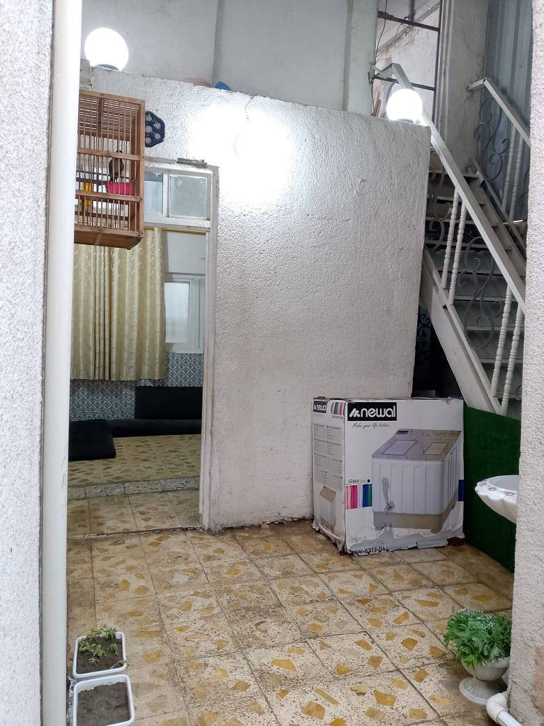 اسلام عليكم مشتمل للبيع المساحه 50 متر طابو صرف العنوان النجف حي القادسيه متكون غرفه +صاله +طارمه+مطبخ + تخاريج+ غرفه سندويج في الطابق الثاني للاستفسار  ***********
