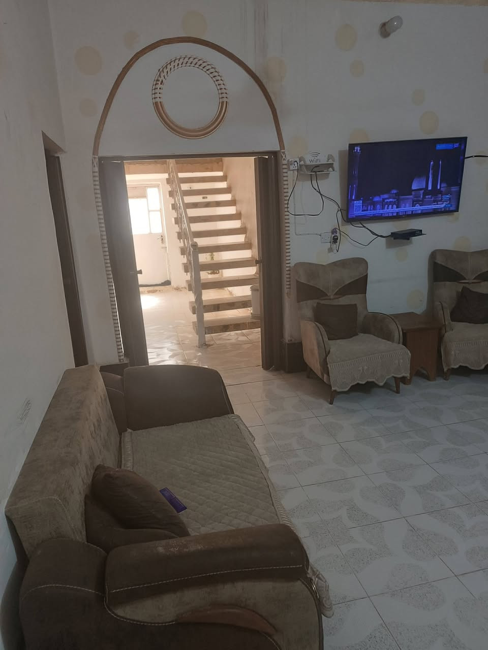 دار للبيع في الطشاش الاوله طابو صرف 200 متر 10*20 بناء سنة 2010 نضيف جدا موقع مميز على مربع حديقة قريب من كراج الطشاش شارع صيدلية محمد يتكون من غرفتين وصالة ومطبخ وحمام وبيتونه وستاره السقف صب وشتايگر والاستقبال والحديقة مشتمل وحده والسعر أتصل على الرقم ***********
ملاحظة البيت ورثة أو بي قسام شرعي أو مابي قاصرين
#الجميع
