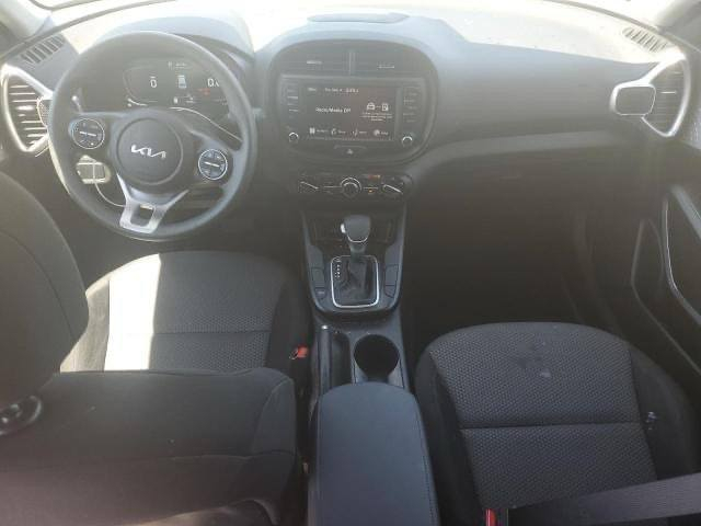 كيا صول 2025 LX  بدون رقم
محرك 2000 دوش
ماشيه 13000 ميل بدون ايرباك
المواصفات
تحديد مسار...سياقه ذاتيه  ... مانع انزلاق...
اطفاء ذاتي اثناء القياده...توقف ذاتي ....مود درايف نورمل وسبورت...
الحادث فقط شباك الدعاميه موضح بلصوره بس والسياره كلين ولاقطرة صبغ صور الحادث بلمنشور
مكان السياره حله لاستفسار 
***********
