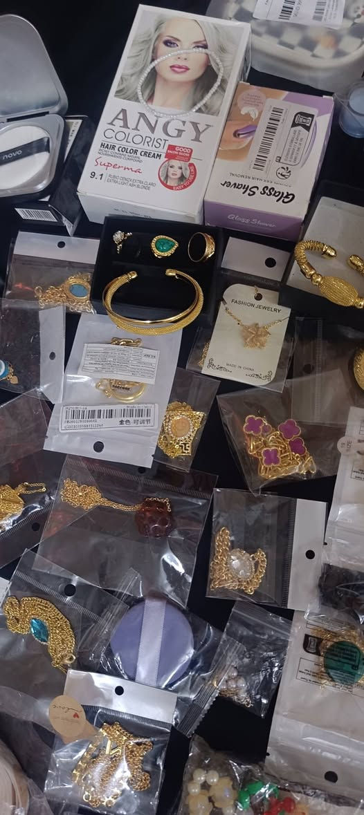 السلام عليكم شلعه كفرات العدد 61 كفر و2كفرات تاب ولصقات شاشه كزاز موبايل ايفون واكسسوارات وجوزلانات وهواي شغلات ب45 مع توصيل


**إذا كنت صاحب هذا الإعلان وتريد حذفه لأي سبب، رجاءا أرسل رسالة إلى الدعم الفني**