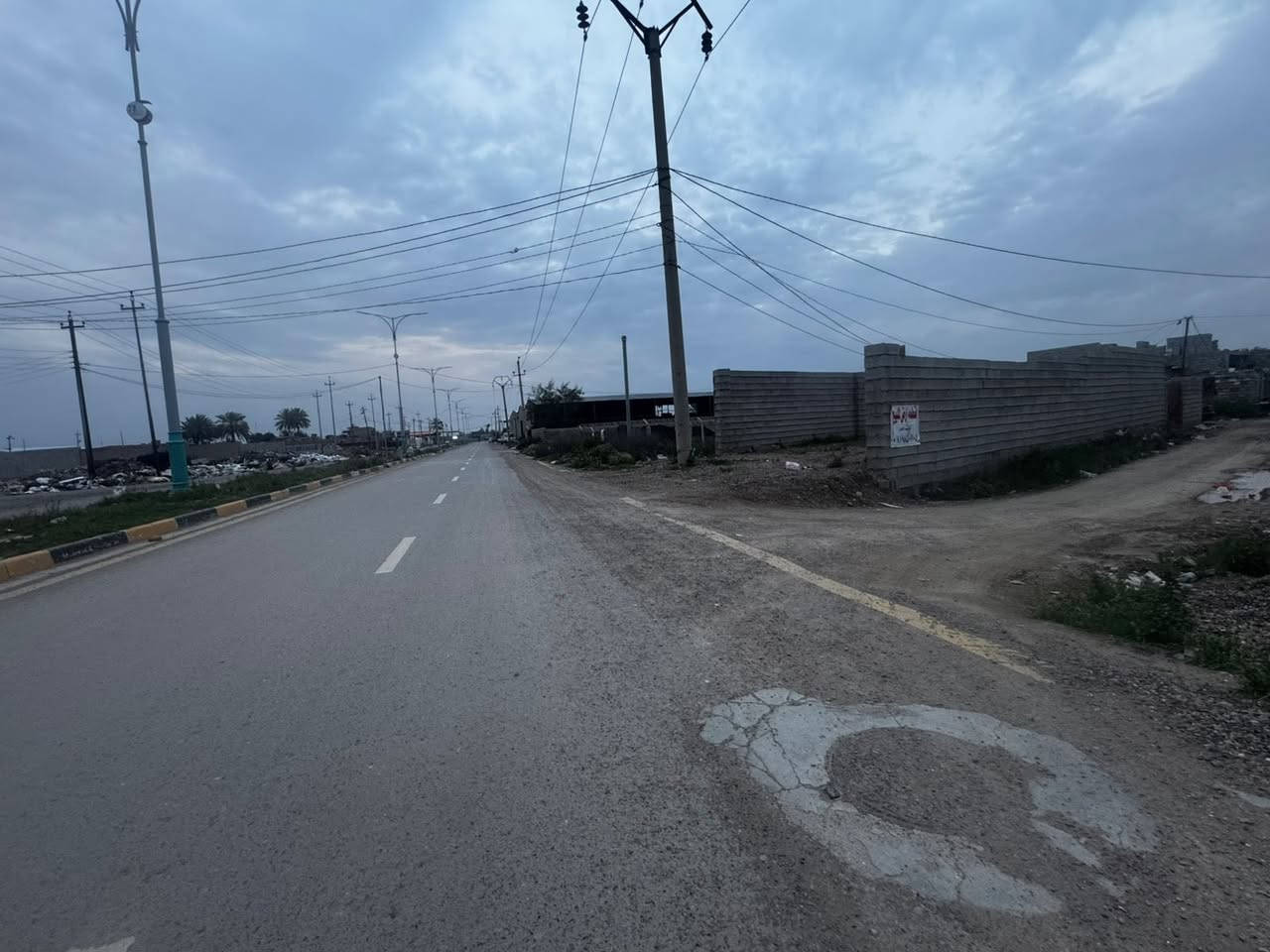 سلام عليكم
قطعة ارض تجارية للبيع 

تقع على حولي البو عنون بالقرب من معمل المياه

مساحة الأرض ٣٤٥ م واجه ١٦ ونص 

للاستفسار 

***********

او مراجعة مكتب ادراك للمحاماة والعقار في شارع الأمير
