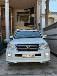 لاندكروز 2012 فطيم خليجي بيها قطعتين صبغ باب خلفي وجاملغ خلفي جهة اليم...