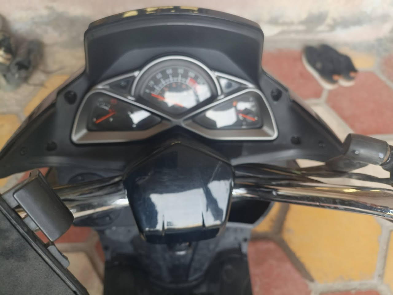 السلام عليكم دراجه للبيع صيني
هواشا جديده ماخذه للاستفسار ‏‪***********‬‏
