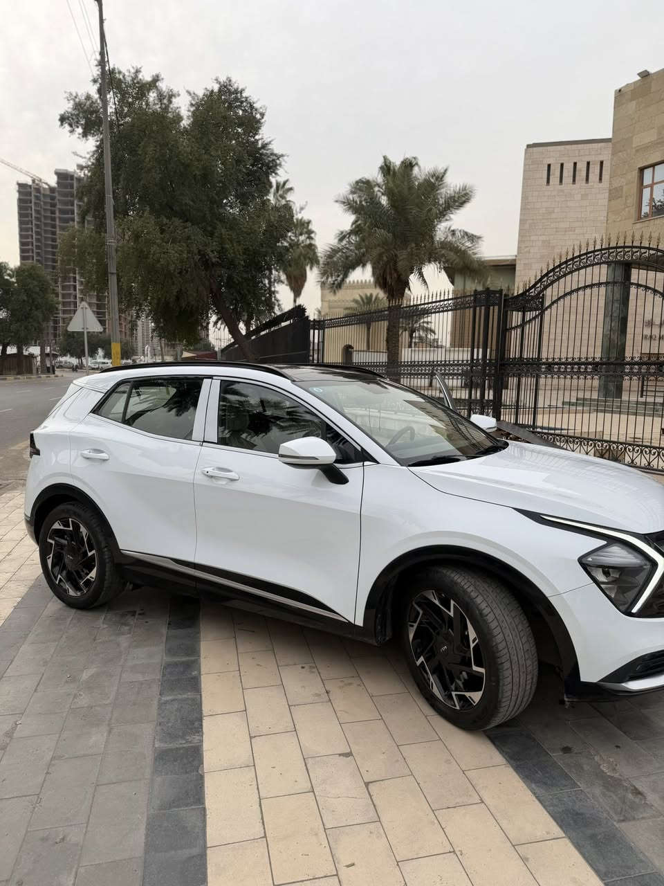 السلام عليكم ورحمة الله وبركاته 
كيا سبورتج 2024  خليجي بيه حادث خفيف بل ابطانه مال الباب السائق 

✅تدفئة بالستيرن 
✅سايدبريك دكمة 
✅شفتات كير سبورت بالستيرن
✅محرك سعة 2000 سي سي
✅شاشة تعمل بنظام بلي كار نفيكيشن  
✅ويل حجم 19
✅الشباك الامامي بلاك بيانو 
✅حساسات امامي خلفي 
✅كامرة دوارة
✅اوتو هولد 
✅درايف مود
✅مانع انحدار
مانع انزلاق
 تحكمات الستيرن جهتين  
شحن وايرليس 
لمري الجانبية طي وفتح كهرباء 
مع اشارة جانبية بالمراة
لايت زنون عالي ناصي 
لد ليزري امامي نهاري
بك لايت لد LED
بنوراما 
السيارة كامل مواصفات  
 ماشية27 الف كم   قابل لزيادة 

السعر 238 $

للاستفسار 
***********
