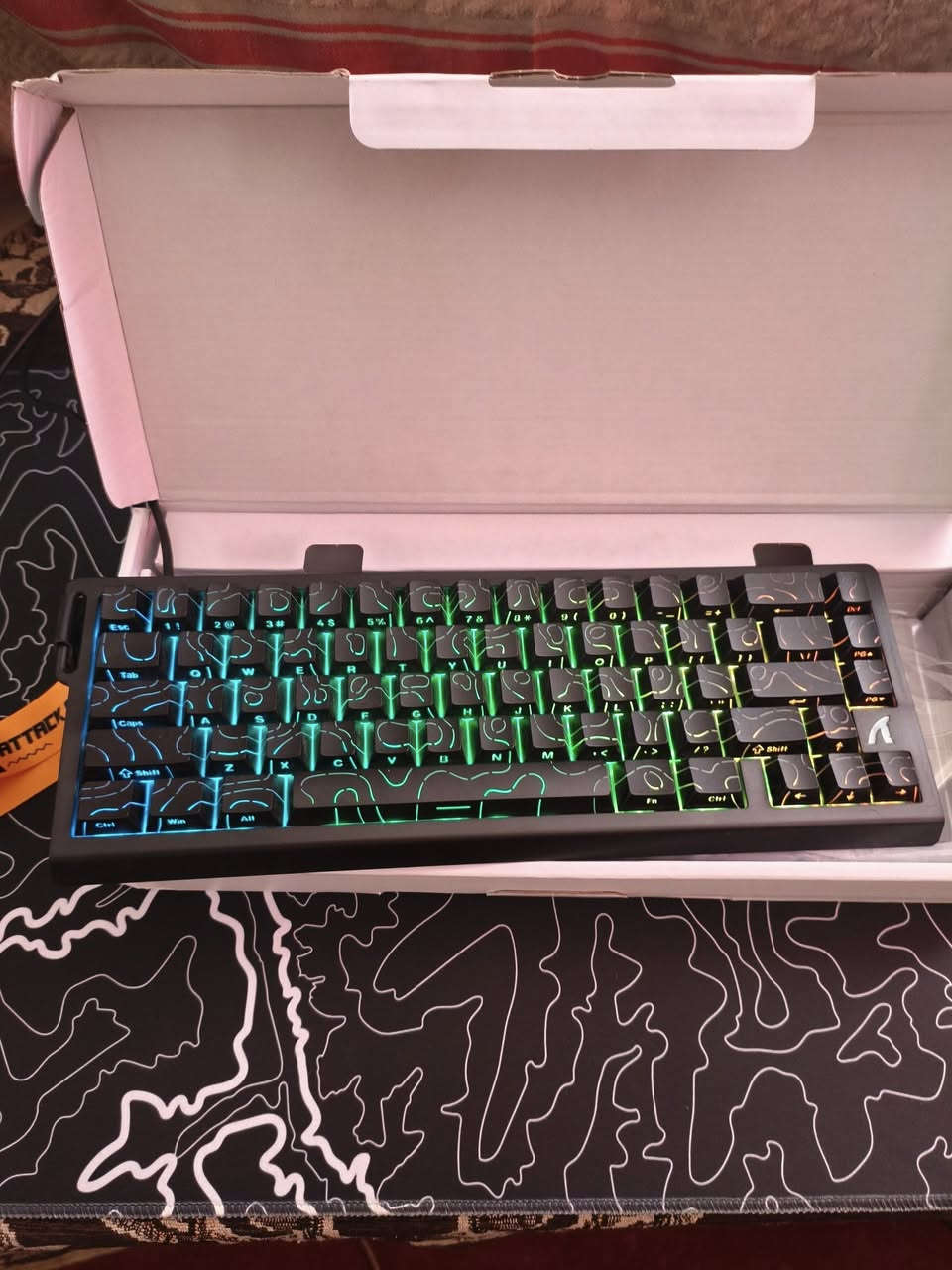 سلام عليكم كيبورد نوع 
Attack Shark X68 HE
مغناطيسي وماوس نوع steeiseries AEROX 3 
وماوس باد قياس 90 × 40 سم /للبيع شلع ما ابيع قطة وحدة لن محتاج فلوس والسعر ثابت ما ينزل الف والغراض كلهن جدد  أمانة الله مستخدمهن أيام جبتهن العب للموبايل وما عرفت وضميتهن تاخذهن على الفحص السعر 50 الف كلهن عنواني بغداد الحسينية 
رقمي ***********
