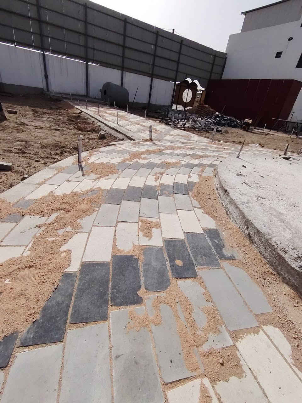 السلام عليكم. 🤚🔲جميع انوع المقرنص 🔨⚫
خلفات مقرنص🛠️🔵🔴عمل المقرنص بنواعه
عمل ساقيه+عمل رصيف +عمل كبات+بورسلين+عمل 
كرانيت+عمل كربستون+عمل كاشي + ⚒️🛠️🛠️⚒️⚔️نعمل  في جميع المحافضات ✈️🛩️⬛
عمل درجه اولى ↙️↘️⛏️🔨⚒️الثقه في عملنه 🙂للتواصل ***********
