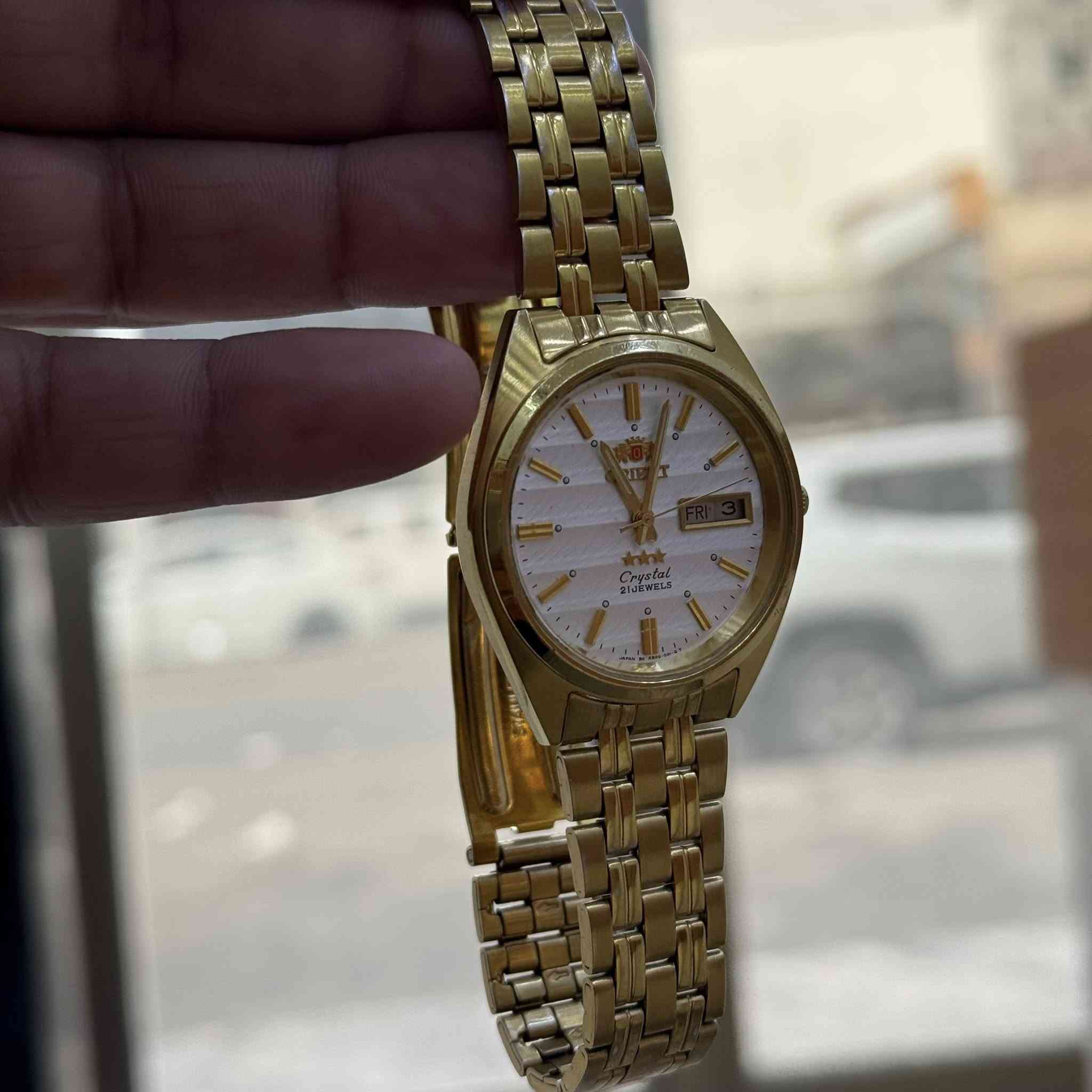 بيع او مراوس
الــــسـلام عــلـــيكـم
اورينت ياباني الصنع
ويست ايند الاصلي
◽️ياباني اصلي
◻️مكينة اوتماتيك
◽️17 جوهرة
◻️نافذة لعرض التاريخ واليوم
◽️لون المينة سلڤر مخطط جانبي مع نقاط لامينوس
◻️سير وبوك اصلي 
◽️نظافة الساعة 90‎%‎ وكما موضح في الصور
◻️قطر الساعه مايقارب 37
◽️مكان الساعه البصرة
◻️للاستفسار ***********
◽️توصيل لجميع المحافظات
