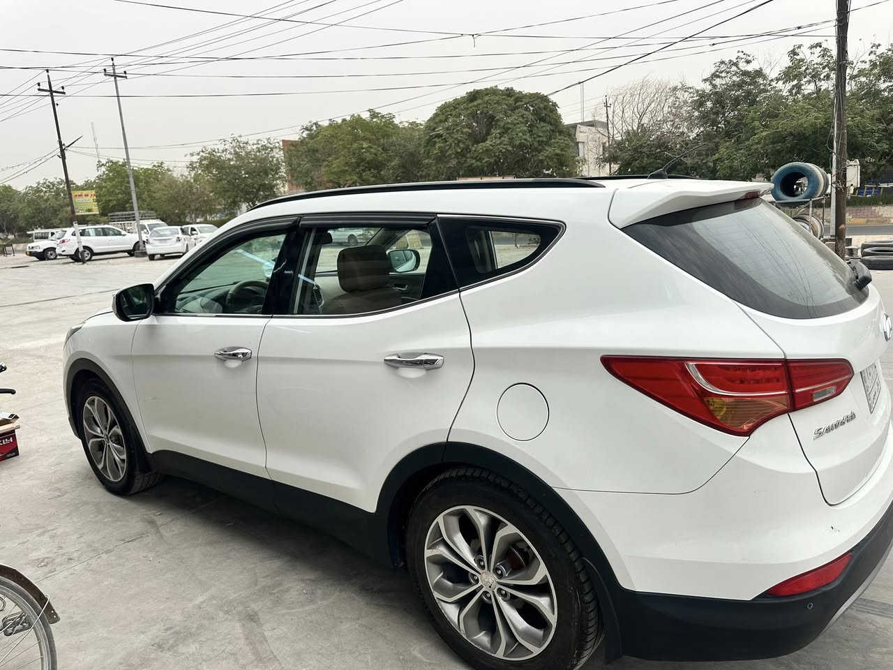 السلام عليكم
سنتافي خليجي 2013 فول مواصفاتV
7 راكب 
بانوراما 
بصمة أبواب 
مري شفط 
تحكمات ستيرن 
تبريد فول 
6 سلندر 3300 
العنوان ديالى المقدادية
***********
