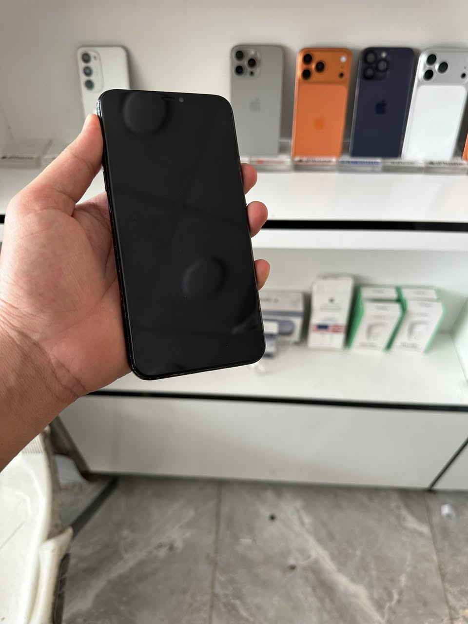 سلام عليكم
📱 للبيع آيفون 11 برو ماكس

السلام عليكم
آيفون 11 برو ماكس
🔹 الذاكرة: 256GB
🔹 البطارية: 100% (مبدلة أصلية)
🔹 الشاشة: مبدلة نوعية زينة
🔹 بصمة الوجه: واكفه

📌 الجهاز كله شغال 100%
✔️ نت
✔️ صوت
✔️ اتصال
✔️ الكاميرات حلوة جداً
✔️ الصوت قوي ونظيف
✔️ ما بيه أي مشاكل 

📍 الموقع: بغداد – مدينة الصدر، قطعة 23

💰 السعر: 200 ألف نهايته

📞 لشراي فقط، اتصال أو خاص***********
