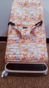 كرسي هزاز • يدوي • موسيقى