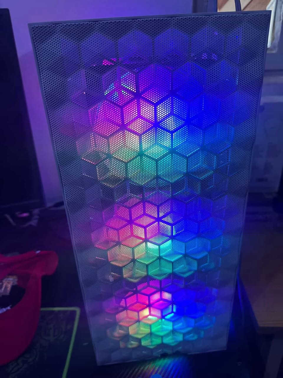 pc للبيع جديد بالكارتون مستخدم شهر
مواصفات 

GPU: Gigabyte GeForce RTX 5060

CPU: AMD Ryzen 7 5700X

Motherboard: MSI B550

Memory: 16GB (2×8GB) DDR4 3200MHz

CPU Cooler: MAS Air Cooler

Storage: 512GB M.2 NVMe SSD

Power Supply: 550W PSU

للاستفسار…واتساب 

***********
او علا الخاص
