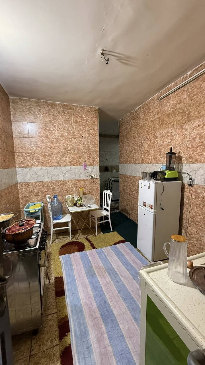 سلام عليكم 
دار للبيع المساحه 60 متر ( طابو ملك صرف سكني )

طابقين 
يحتوي على 
استقبال ومطبخ 
وغرفتين نوم مع صحيات 

الموقع بغداد الانتصار مقابيل مستشفى حماد شهاب 
طريق الشعب الحسينية 
معلومات اكثر 📞📞
***********
