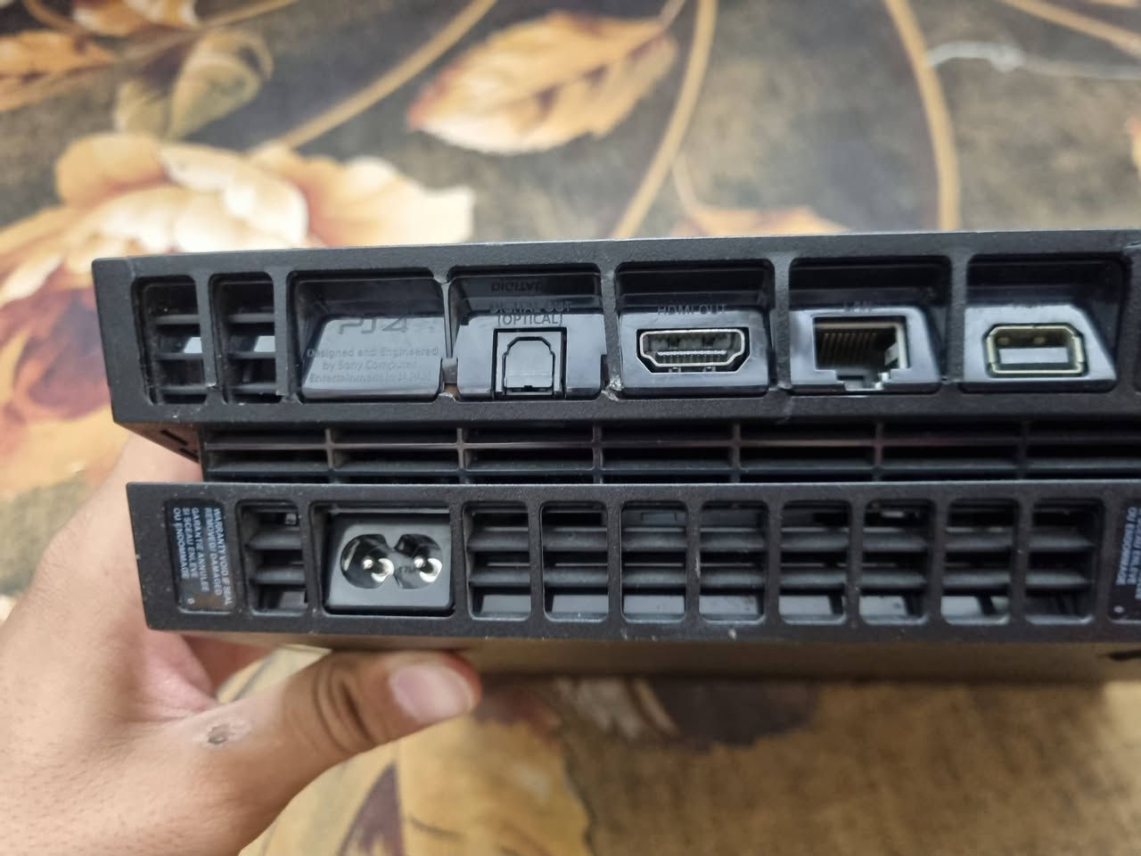 سلام عليكم بلي  4 مهكر نضام 12 الجهاز كلش نضف صالي شهر من ماخذه من احمد بلي وياه  USB وجوستكات عدد2 و 8 الالعاب جهاز كامل مكمل سعره 270 الف وبي مجال بسيط مكاني بغداد الحريه *********** واتساب فقط
