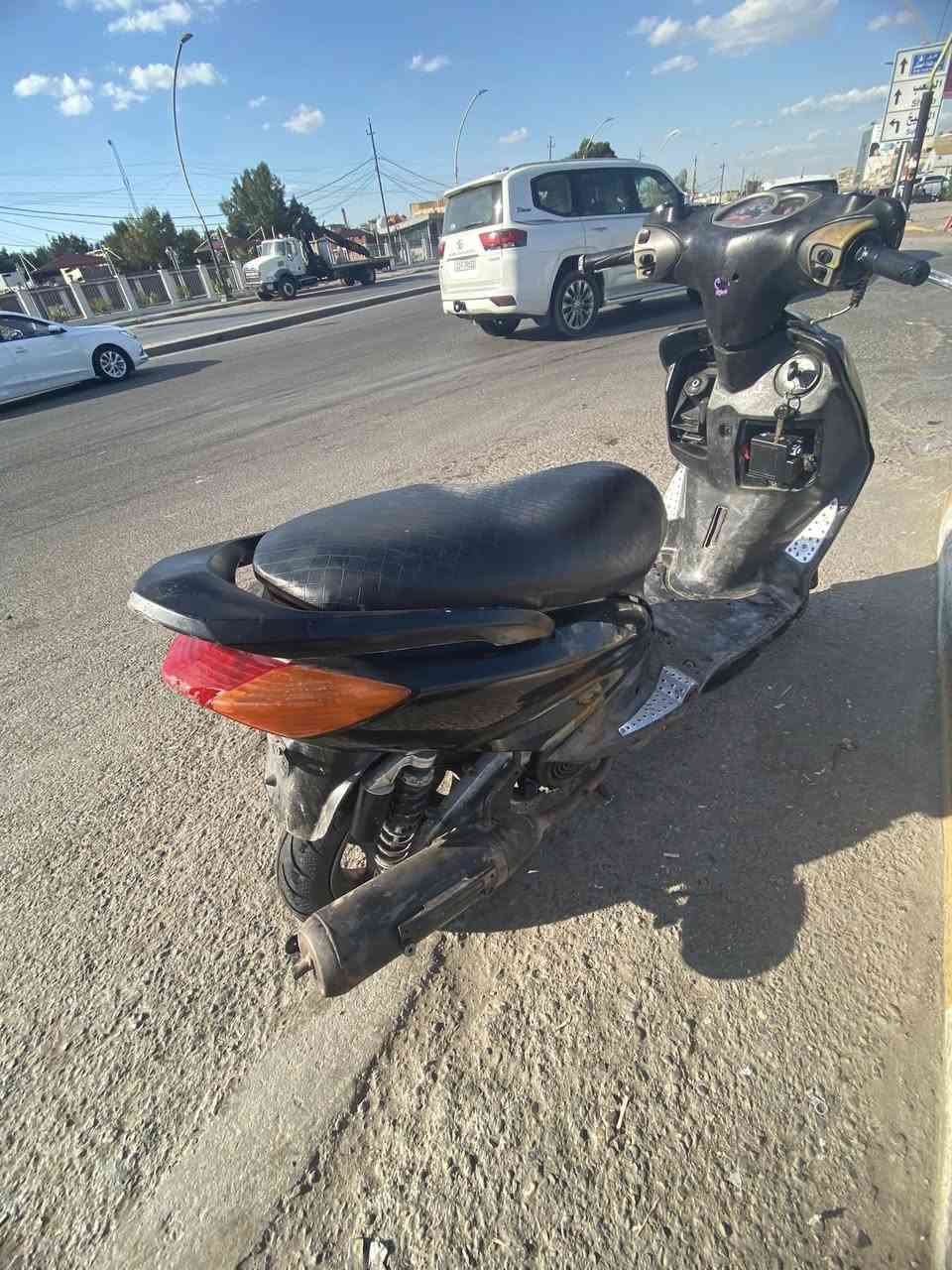 سلام عليكم سكنس نثيه شغاله نكره سلف بيه دبل خلفي رياضي وفراك رياضي دراجه تحتاج ترتيب مراض بماكس عدله أو بيع ٣٠٠ وبيه مجال ***********مكاني بغداد حي القاهرة قرب جوازات اصليخ
