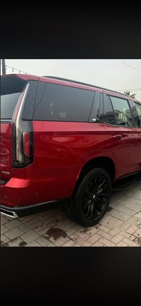 لبيع كاديلاك موديل 2023 امريكي بيه 3 قطع صبغ جاملغ وبنيد وباب ماشيه 44...