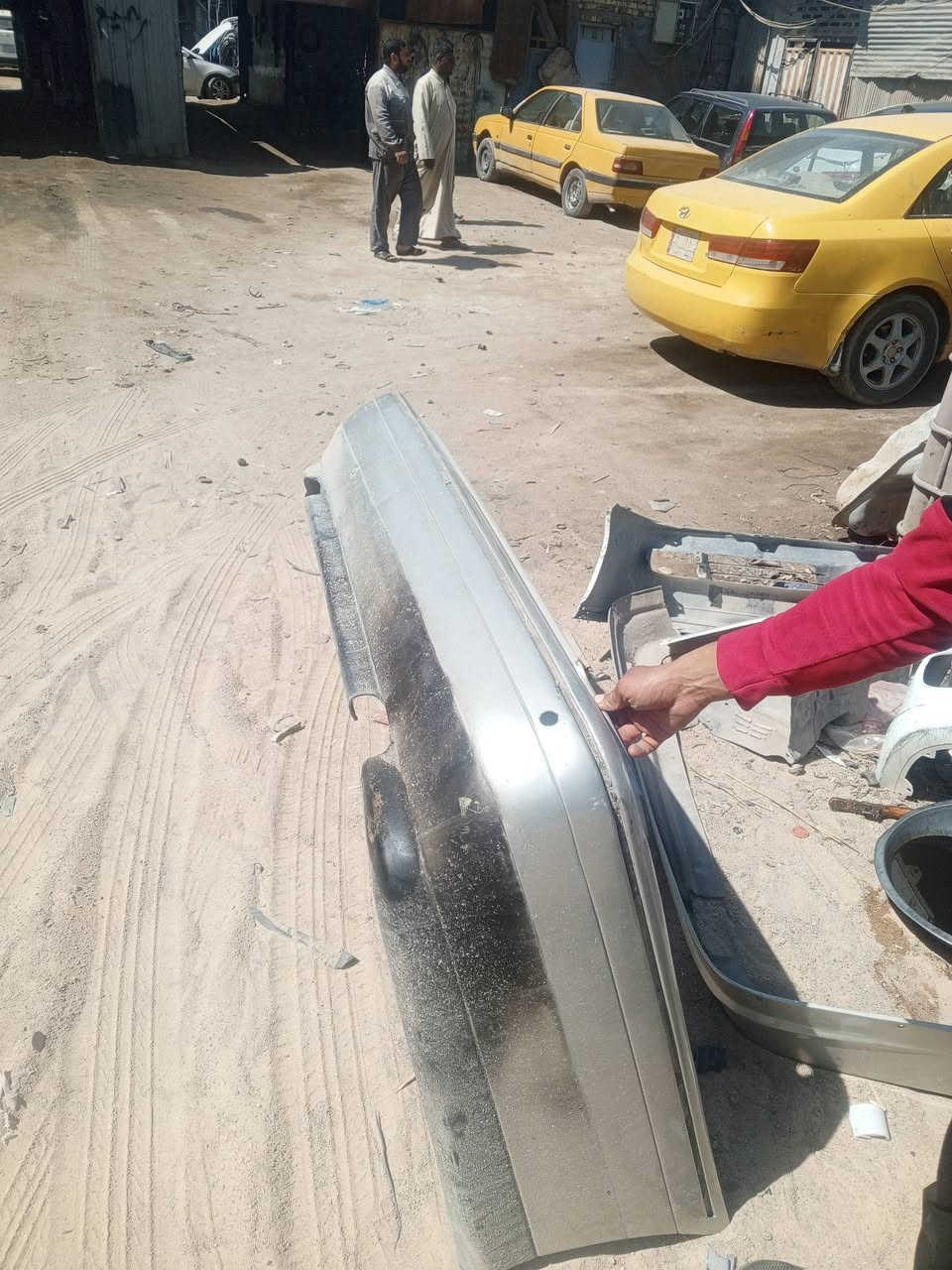 سلام عليكم باب خلفيه
جهت سائق باب نضيفه بيه هاي ضربه خفيفه 
وا دعميه هيه ول لحيه هم نضيفه مابيه شي 
الي تفيده يدخلي خاص او يخبرني 
***********
