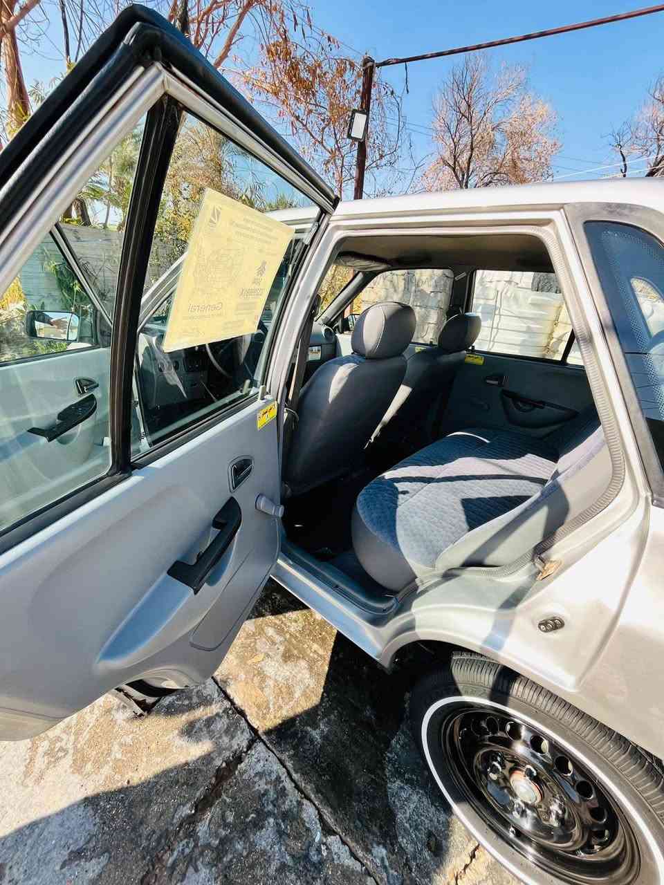 السلام عليكم سياره موديل ١٢ للبيع السعر ٥٠ السياره جاهزه مناقصه اي شي كير محرك كله مكفول صدر جديد مصبوغه للجماليه فقط اتصال *********** السياره بيه مجال شي بسيط المكان بغداد حي الجهاد
