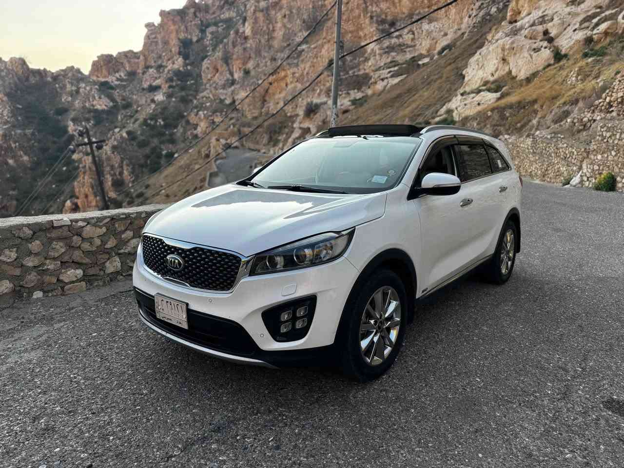 السلام عليكم ورحمة الله 
كيا سورنتو خليجي موديل 2018 
اعلى فئه فول مواصفات 
مود درايف
هندبريك دكمه 
اوتو هولد 
لايتات زنون متحركه ذكيه عند تغيير اتجاه الستيرن 

حساسات امامي خلفي 
جنطه كهرباء بصمه 
أشاير ترحيب 
ماشيه 86 الف  
سياره مكفوله من كلشي 
 كير ومحرك وتبريد وصدر كله مكفول 
مكفوله من الصبغ والبارد والضربه 

رقم بغداد ومكانها بغداد ساحة عدن 
***********
